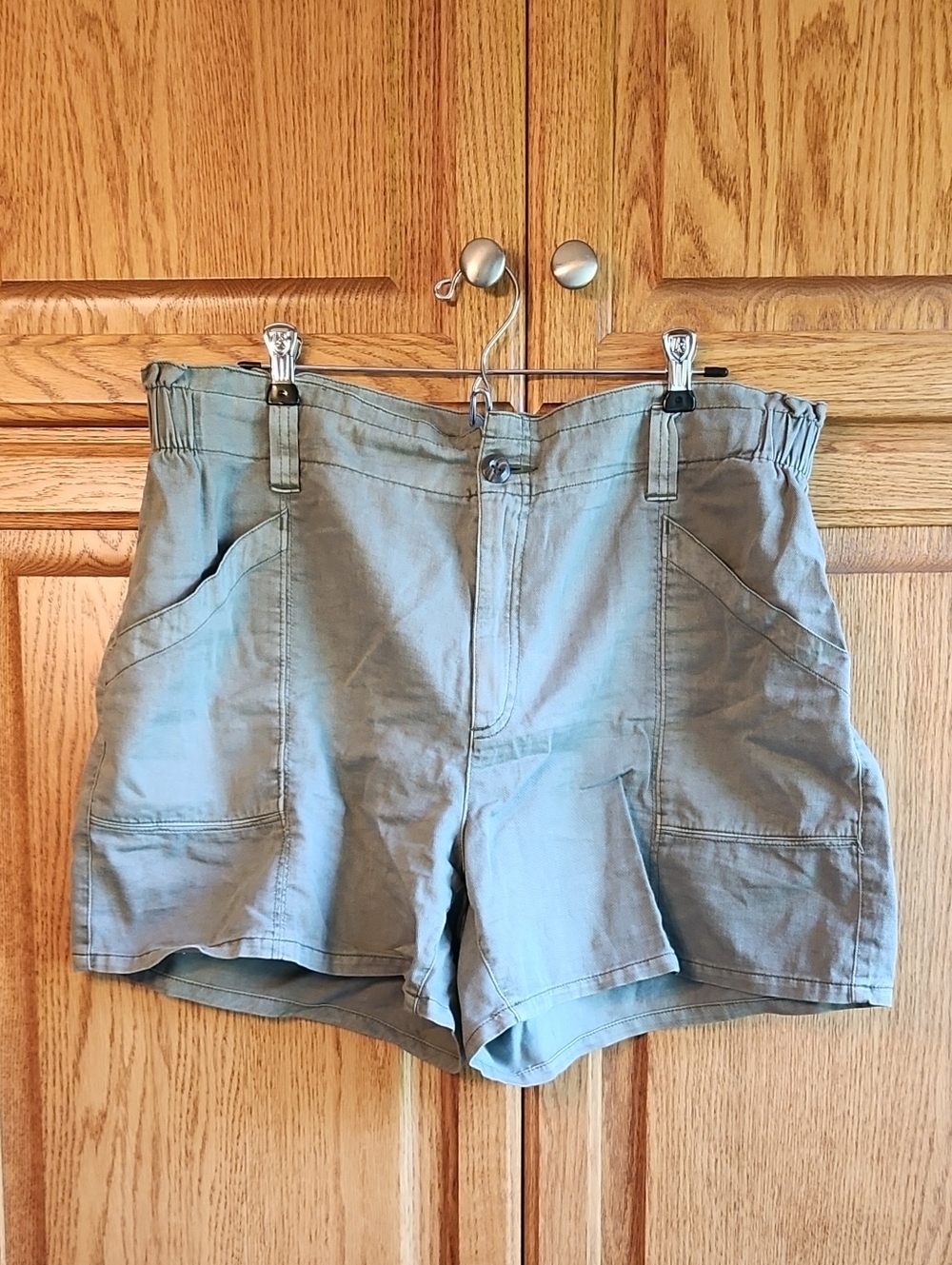 Old Navy High-Rise Paper Bag Shorts in Olive Green, Size L